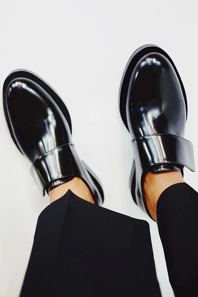 IRIS | Elegant glossy loafers with strap for a flawless style
