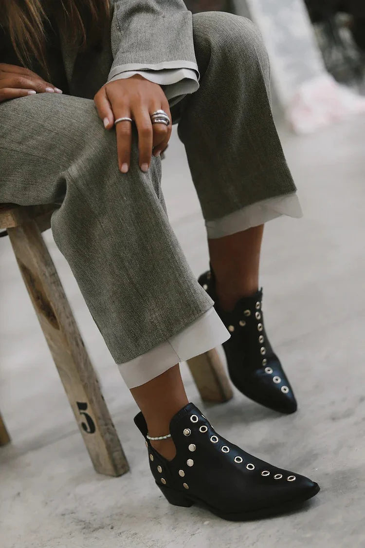 NORTHLINE STUDIO | POINTED STUDDED ANKLE BOOT