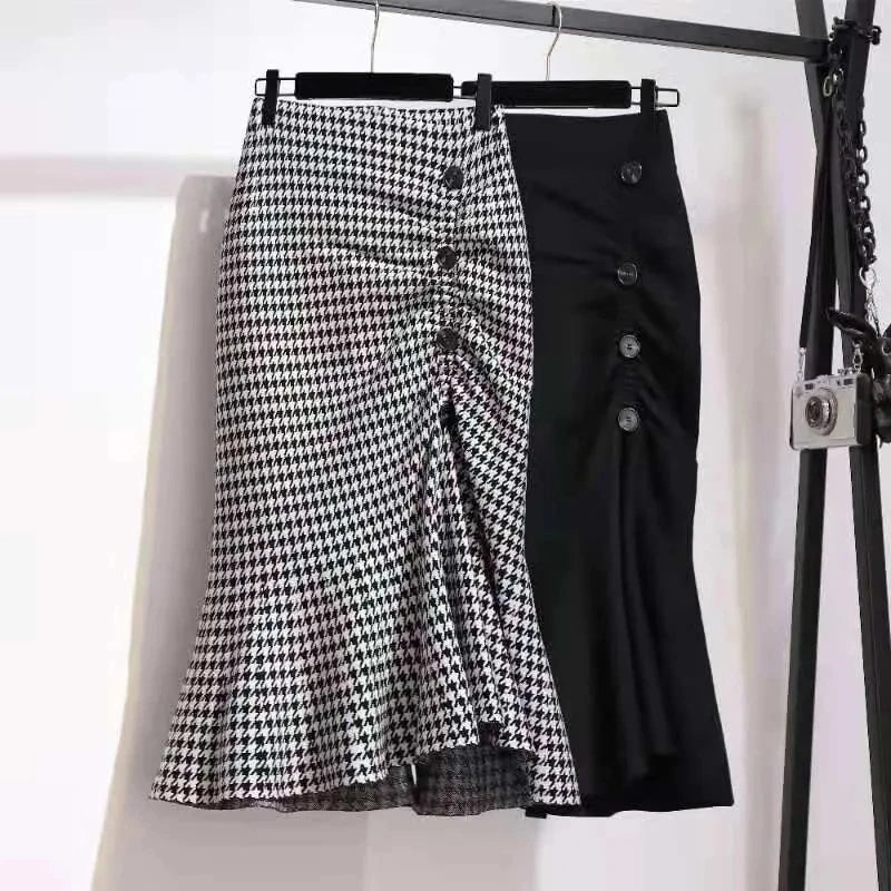 La Rue Houndstooth Trumpet Skirt