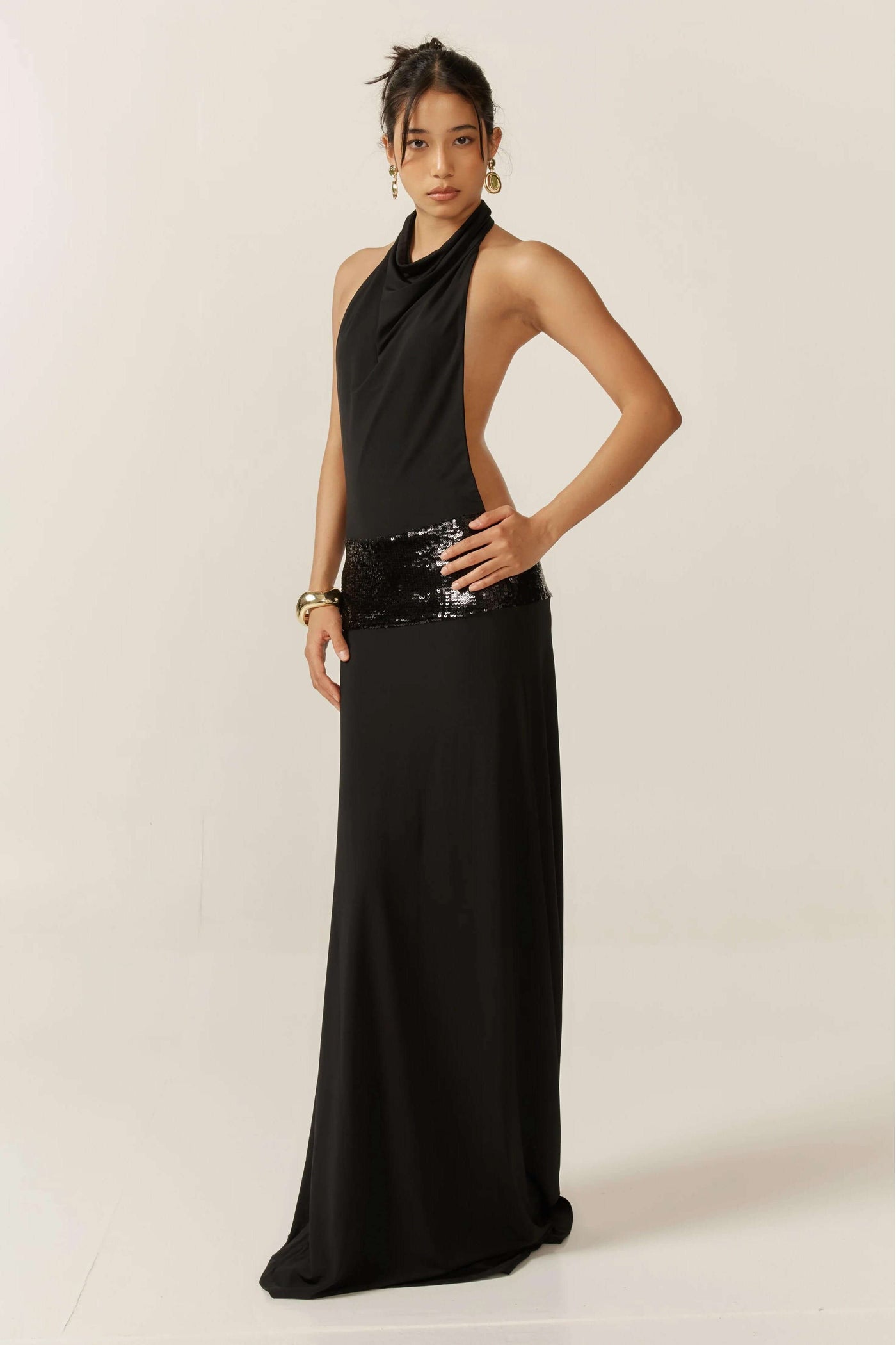 Miren - Slim Fit Halter Neck Backless Gown