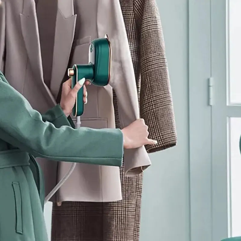 GlideSwift™ — Instant Wrinkle Rescue for Effortless, On-the-Go Confidence