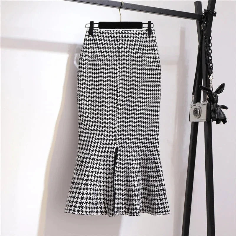 La Rue Houndstooth Trumpet Skirt