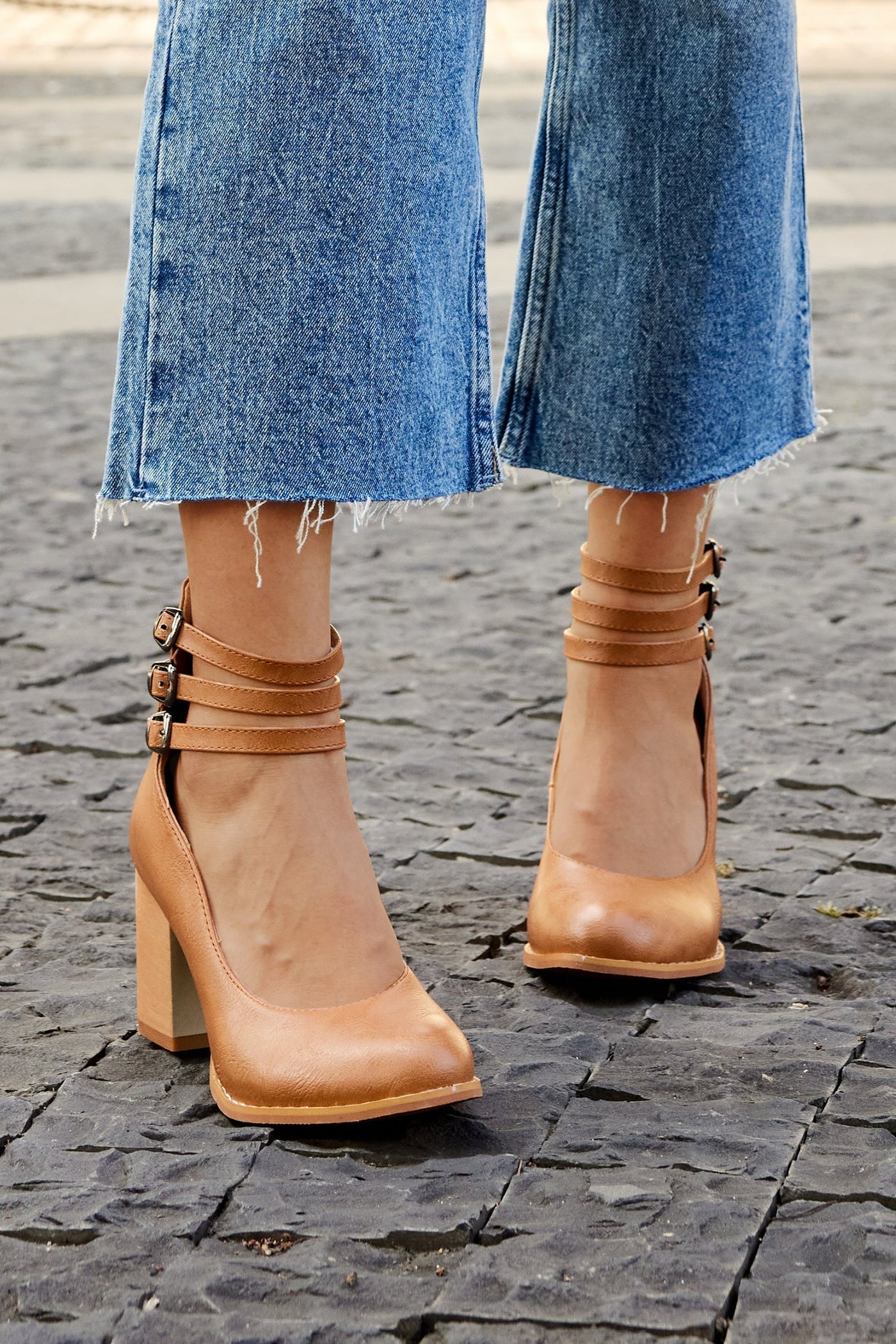 Casilda | Smooth Sandals with Ankle Strap and Thick Heel