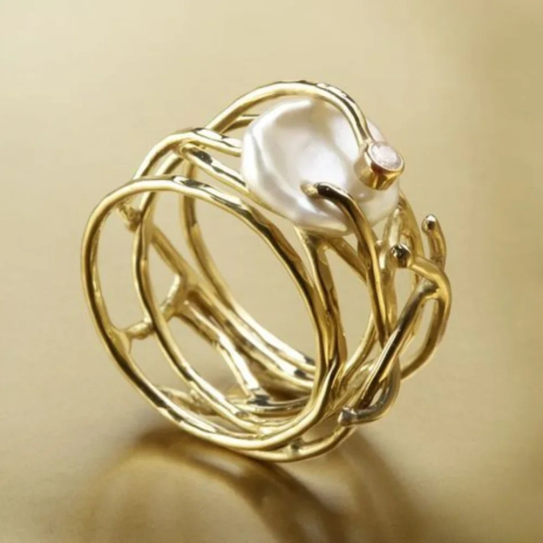 Vespera | Thin Gold Ring with Pearl