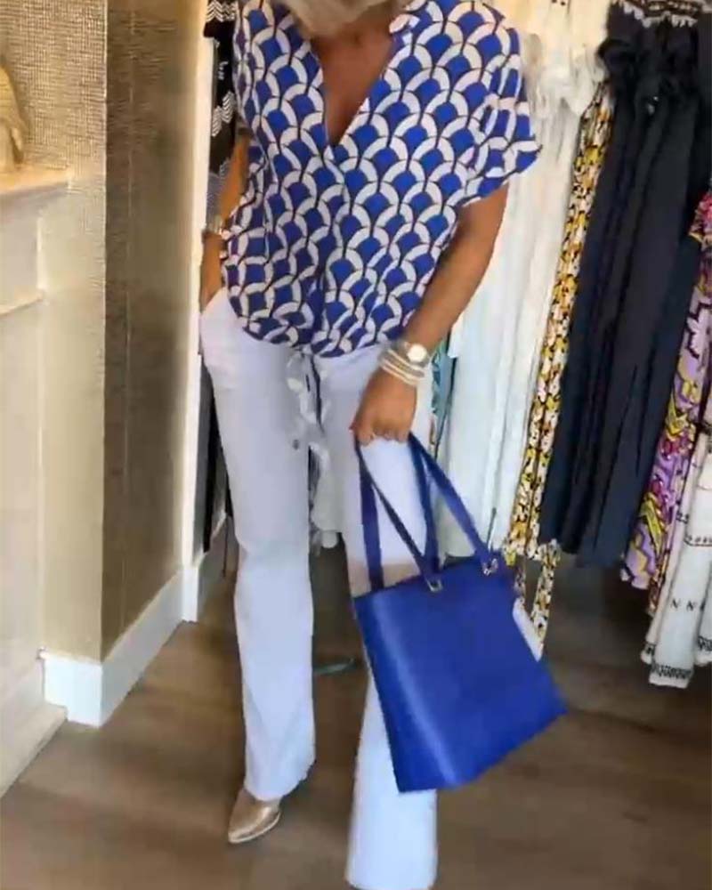 Lark - Women's Crew Neck Geometric Print Top