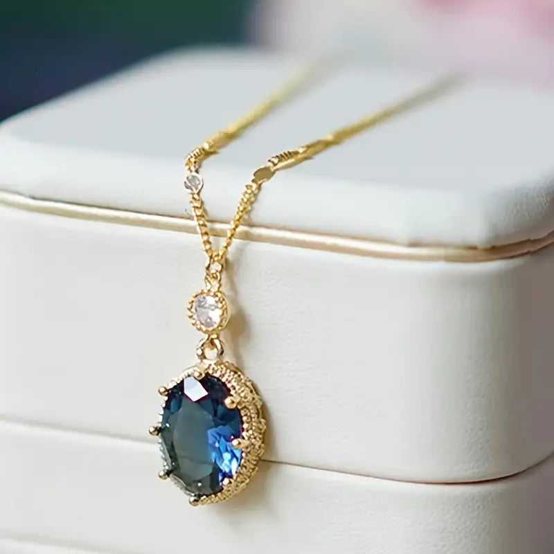 Thessia Lunebray Necklace | Gold 16k