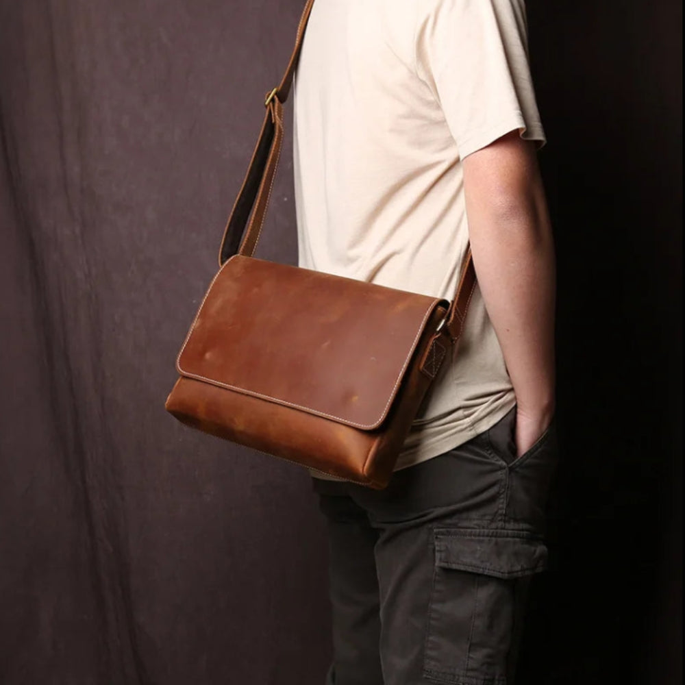 Vinthentic Men's Retro Leather Crossbody Bag