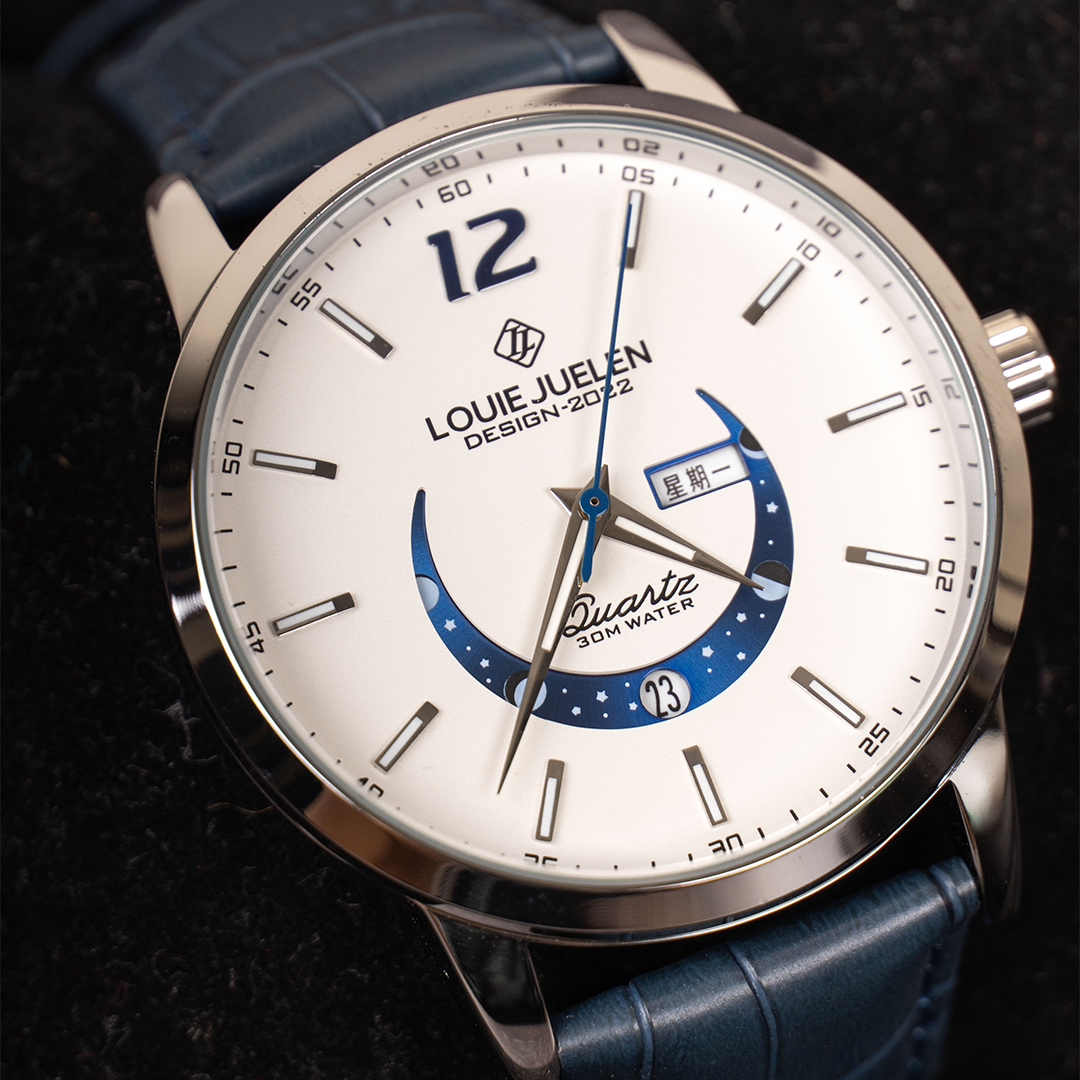 Elegant Luminous Moonphase Watch™