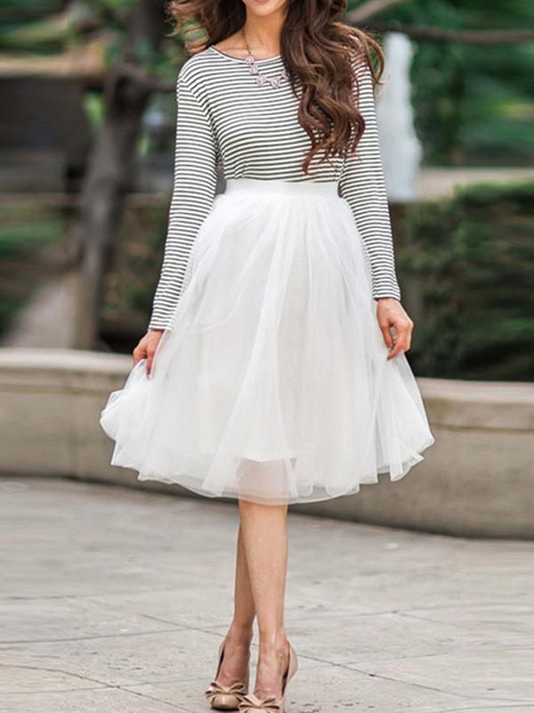 Avencea mid-length, voluminous Tutu skirt for women made of elegant, white tulle