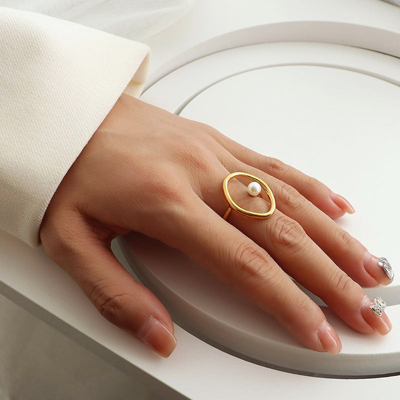 Minimalistic Gold-Tone Circle Ring with Pearl Detail