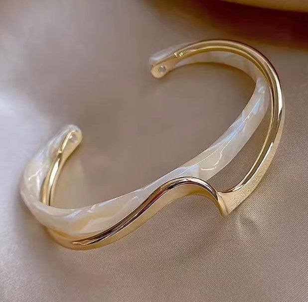 White Shellfish Bangles Bracelet