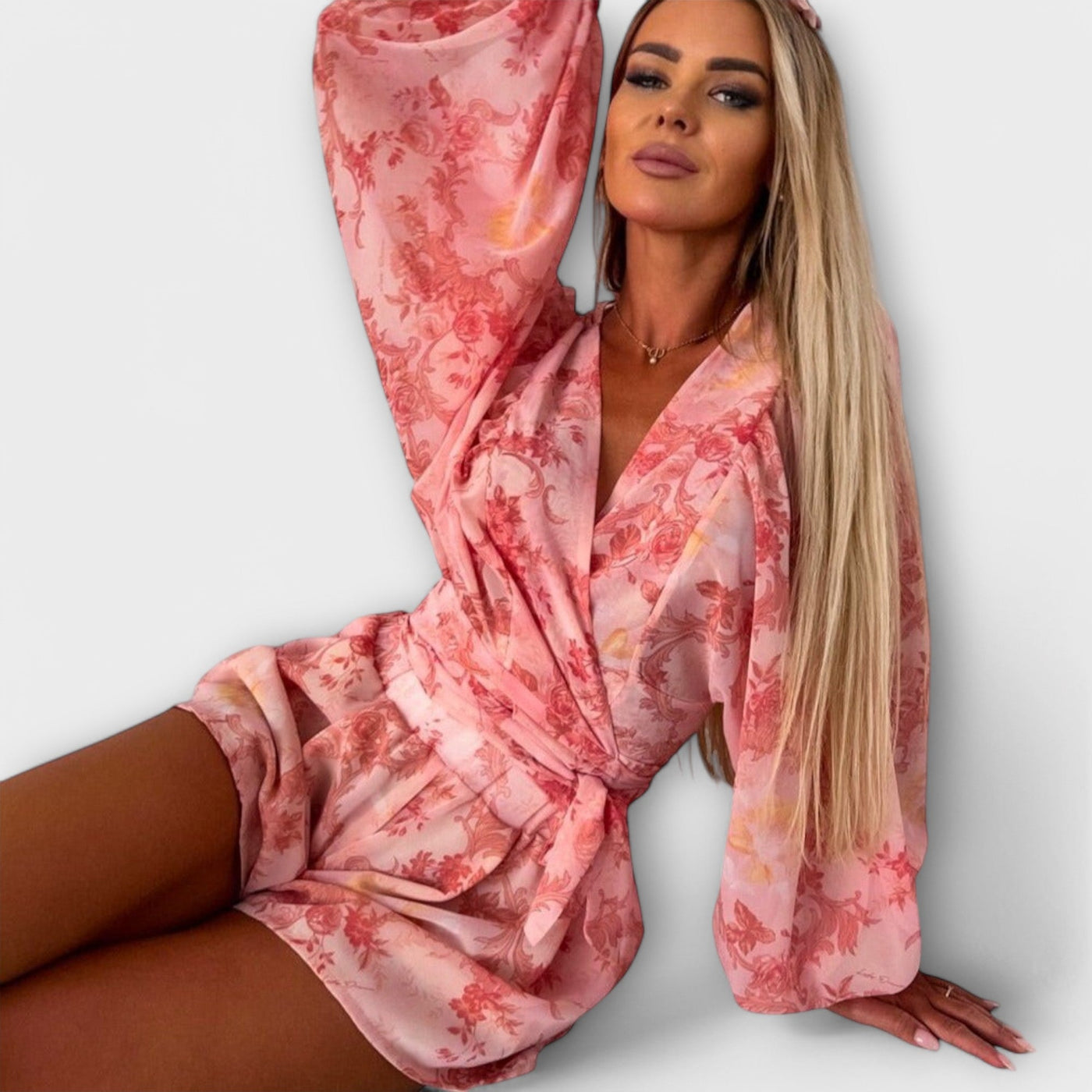 Cropped set with belt and long sleeves