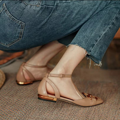 Mathilda | sandals with closed buckle