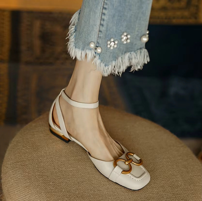 Mathilda | sandals with closed buckle